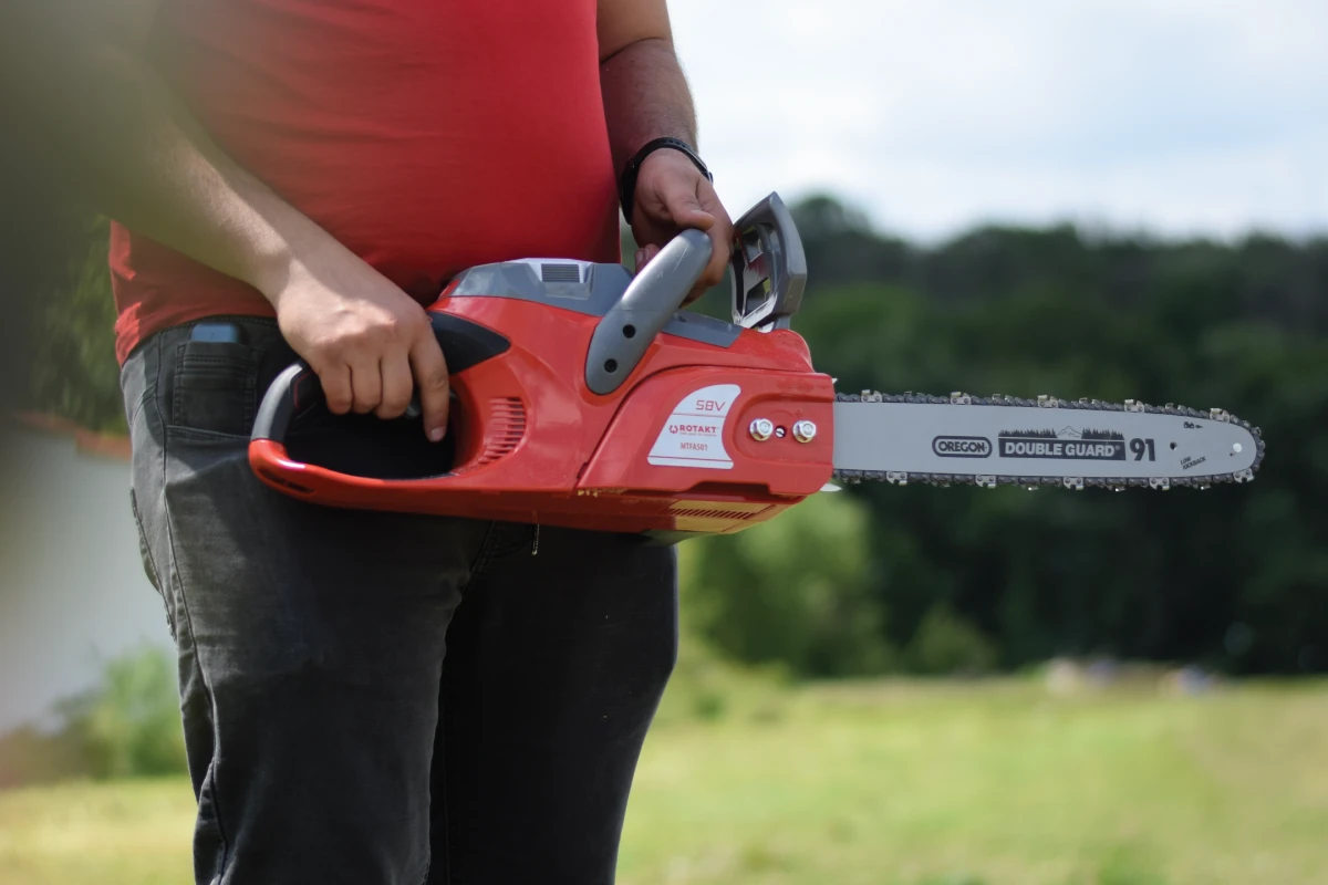 Motofierăstrău electric – avantaje şi dezavantaje