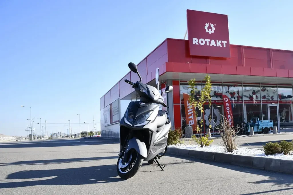 profil scuter electric in fata maginului Rotakt