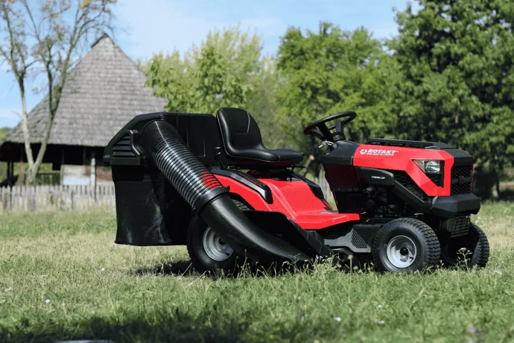 tractoras de tuns gazonul intr-o curte